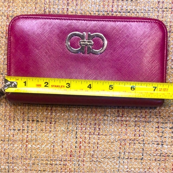 SALVATORE FERRAGAMO Gancini Fuchsia Leather Full Zip Continental Wallet WITH BOX - Picture 7 of 17